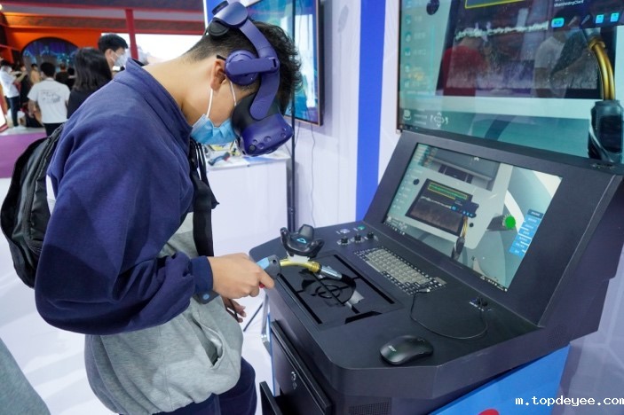 荣获双奖|科骏获“2022中国VR50强”企业和“VR/AR创新奖”