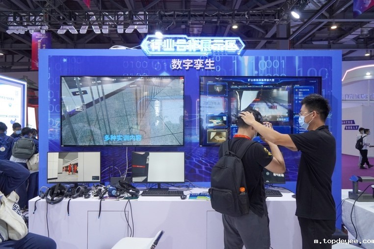 荣获双奖|科骏获“2022中国VR50强”企业和“VR/AR创新奖”