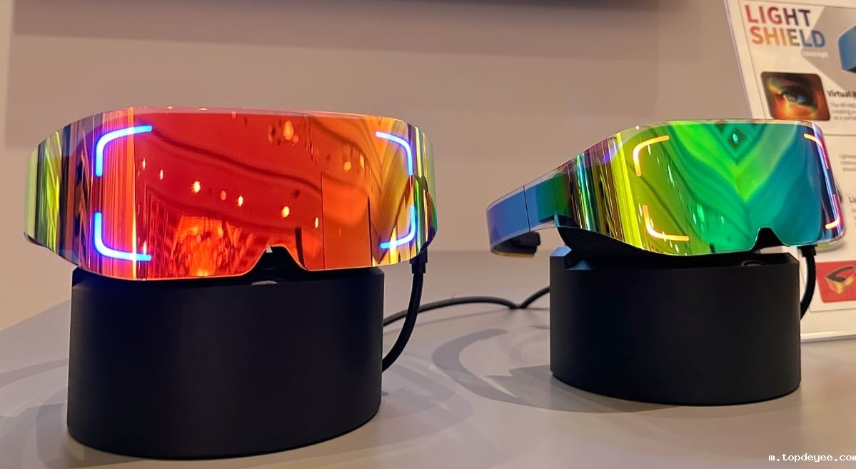 【CES2023】夏普发布新型头戴式显示器:仅重 175 克,搭载双 2K 120Hz 屏